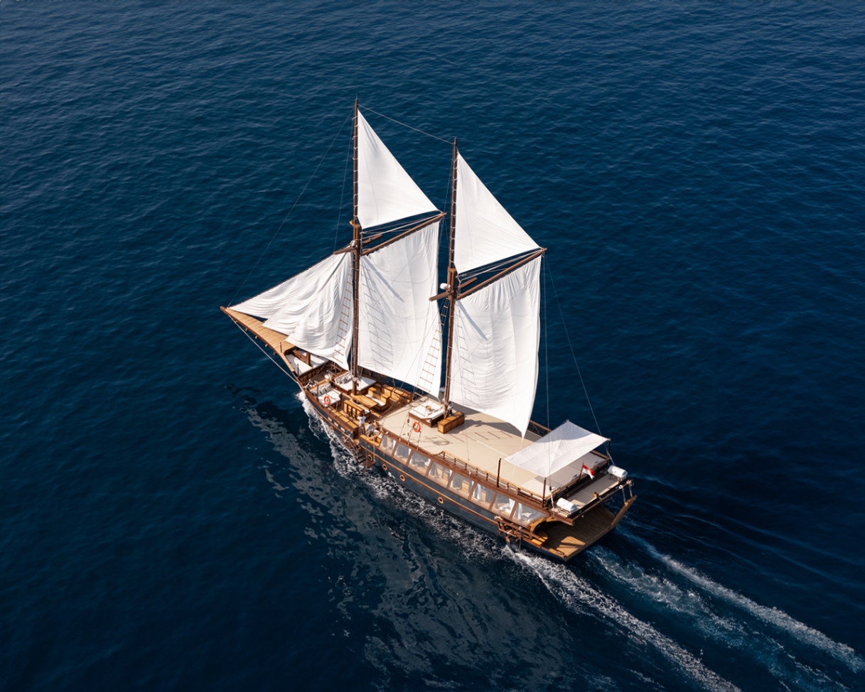Sanya — Ultra-Luxury yacht in Komodo (6 of 6)