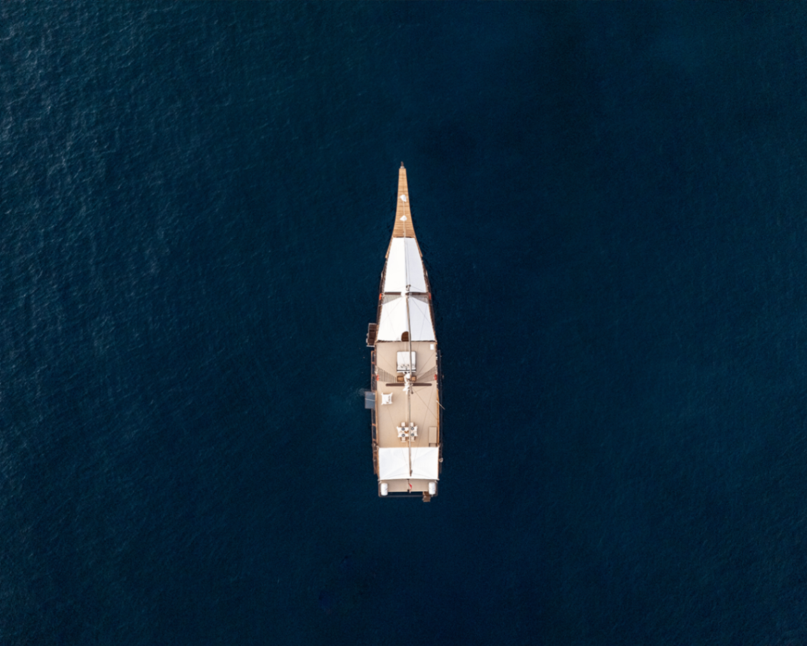Sanya — Ultra-Luxury yacht in Komodo (5 of 6)