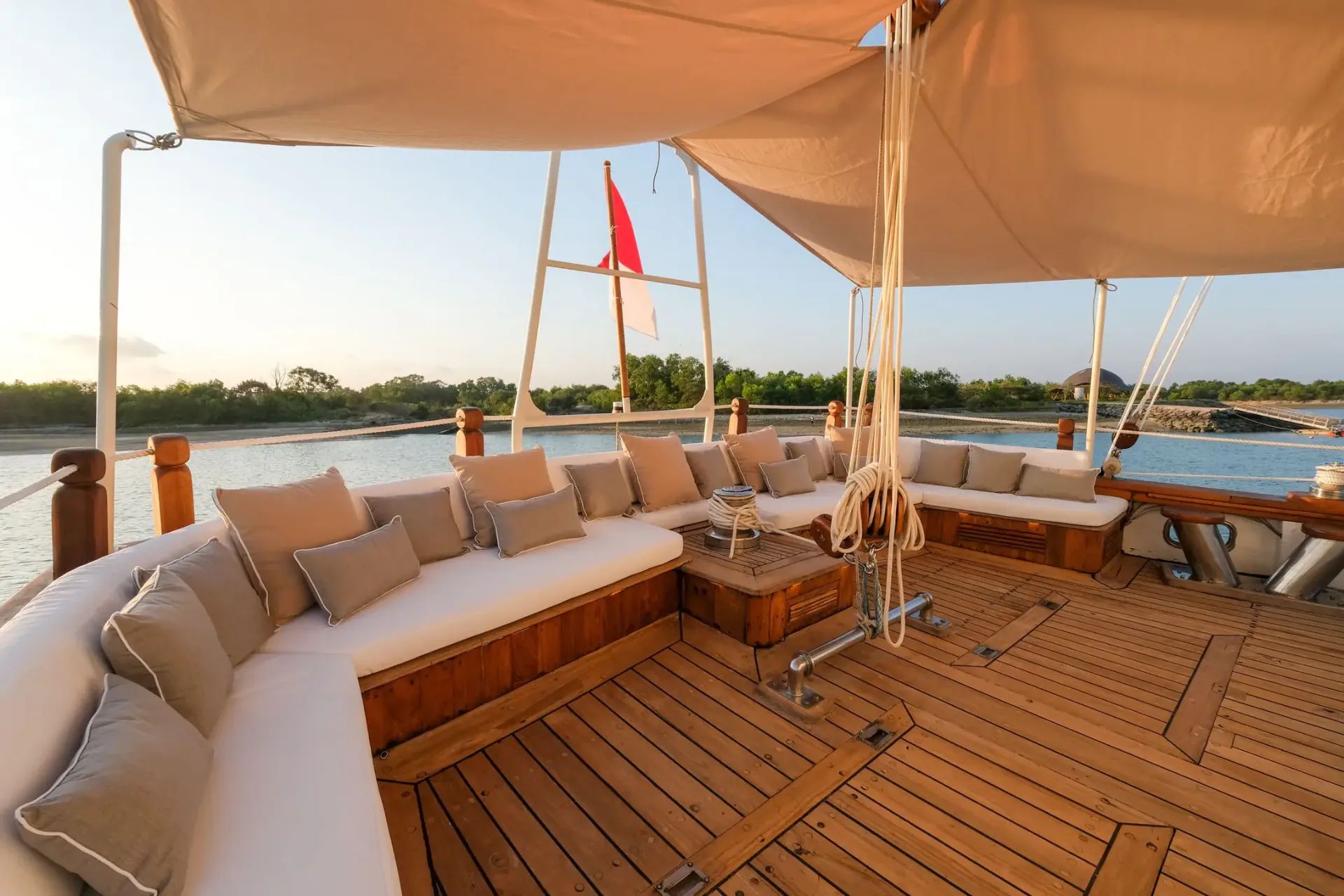 Mutiara Laut — Ultra-Luxury yacht in Komodo (3 of 6)