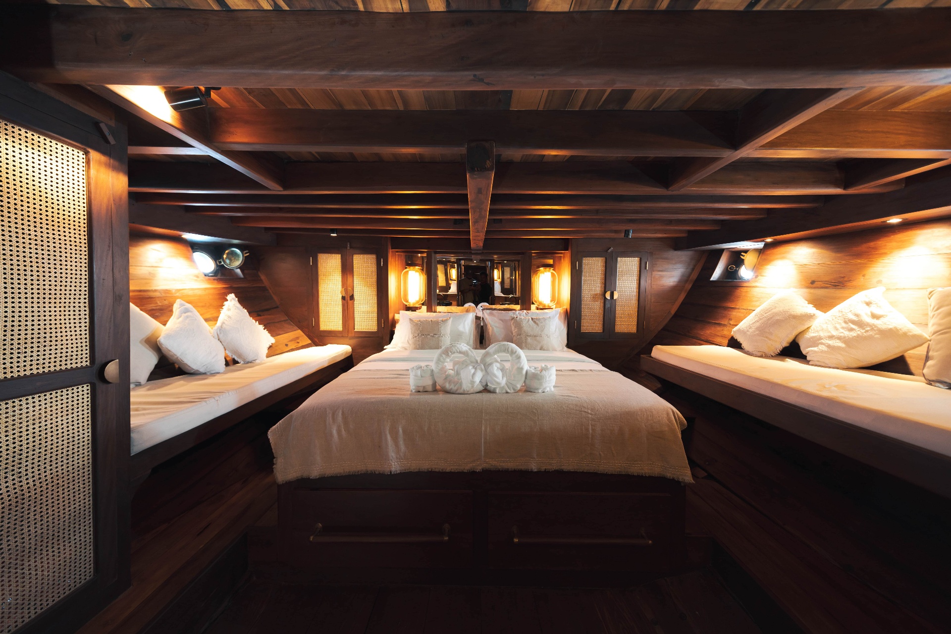 Nataraja — Luxury Yacht yacht in Komodo (6 of 6)