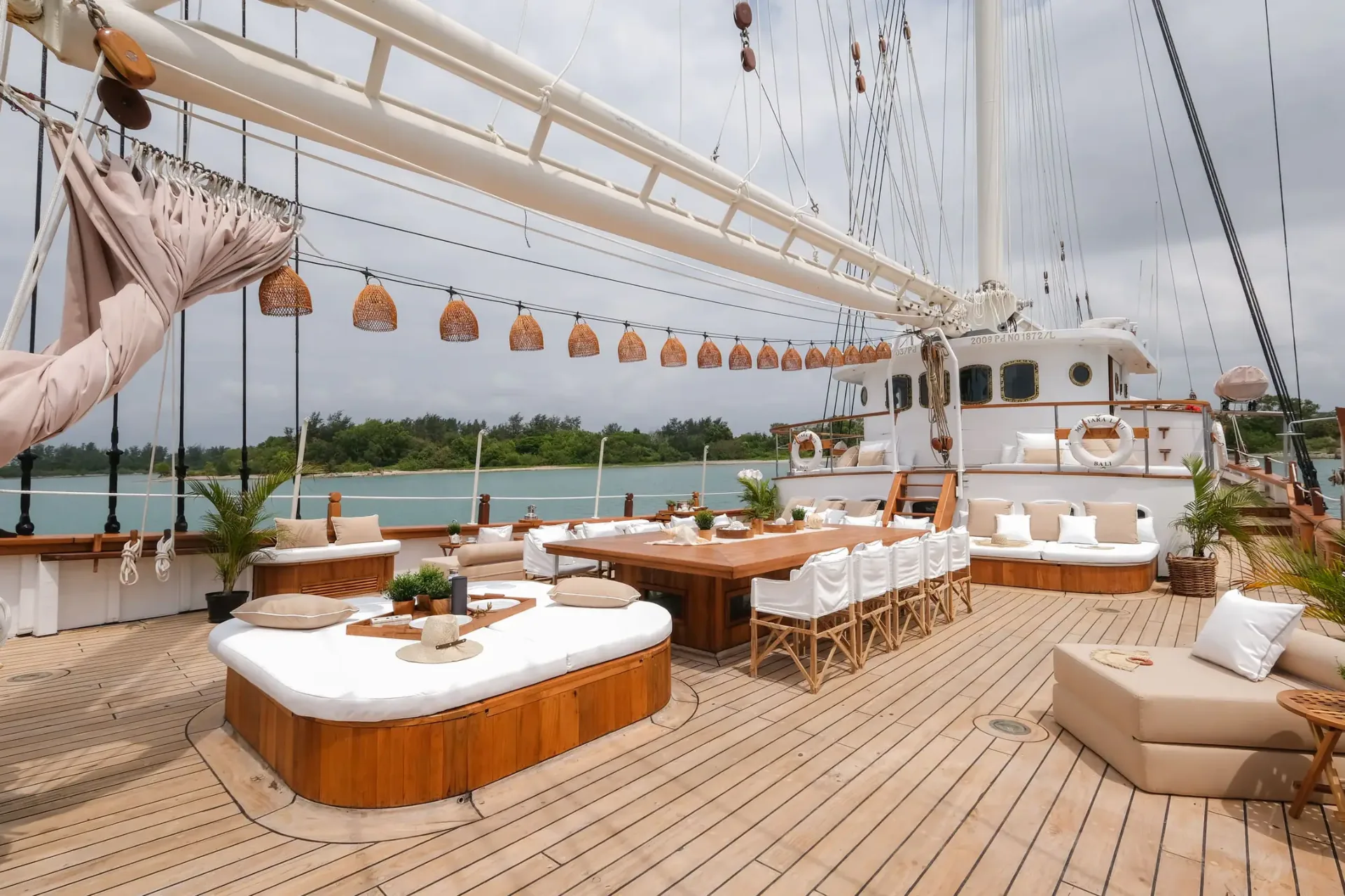 Mutiara Laut — Ultra-Luxury yacht in Komodo (4 of 6)