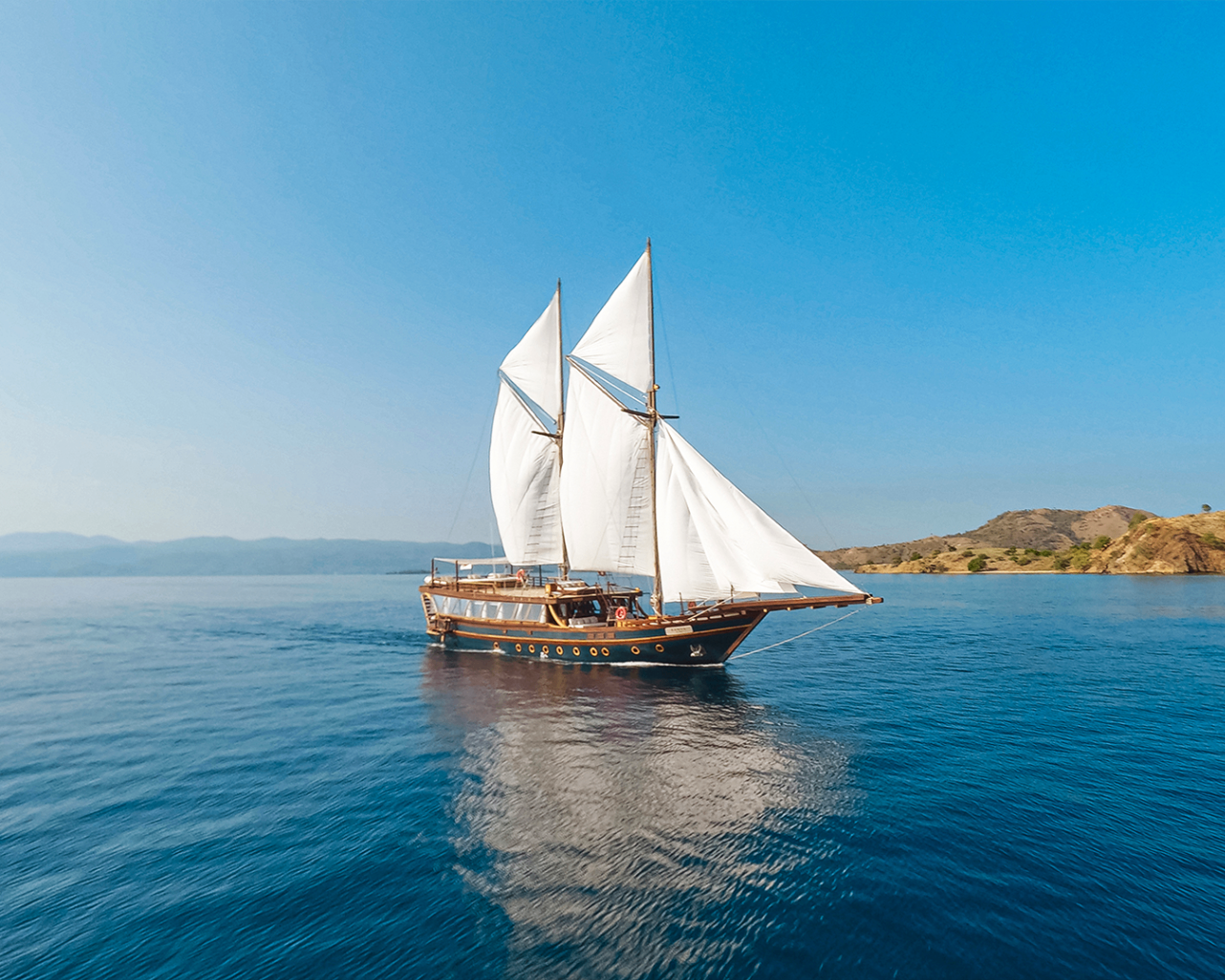 Sanya — Ultra-Luxury yacht in Komodo (2 of 6)