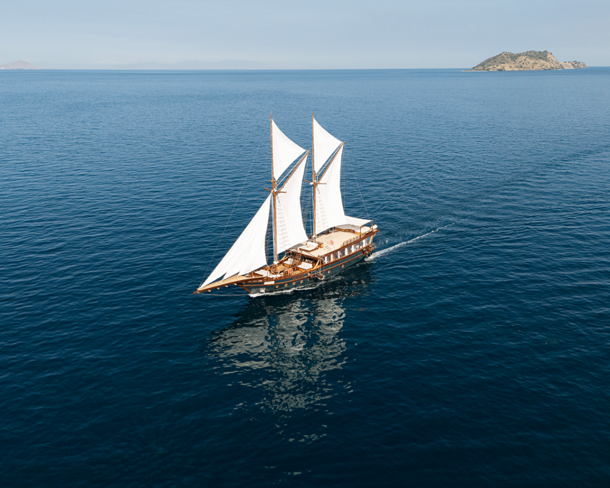 Sanya — Ultra-Luxury yacht in Komodo (1 of 6)