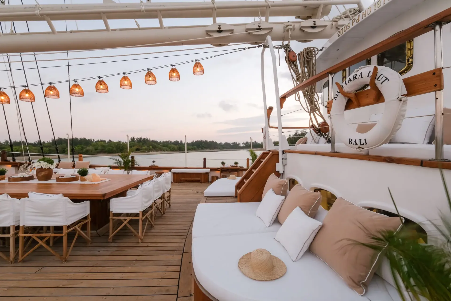 Mutiara Laut — Ultra-Luxury yacht in Komodo (2 of 6)